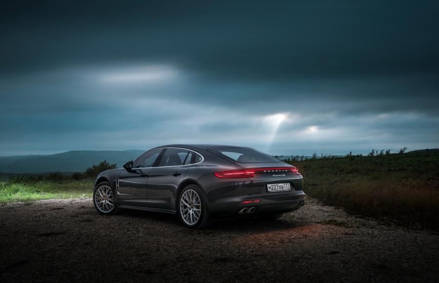  Porsche Panamera 4S 2016 года  (фото 48 из 65)